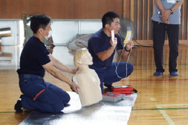 AEDを用いた救急救命訓練